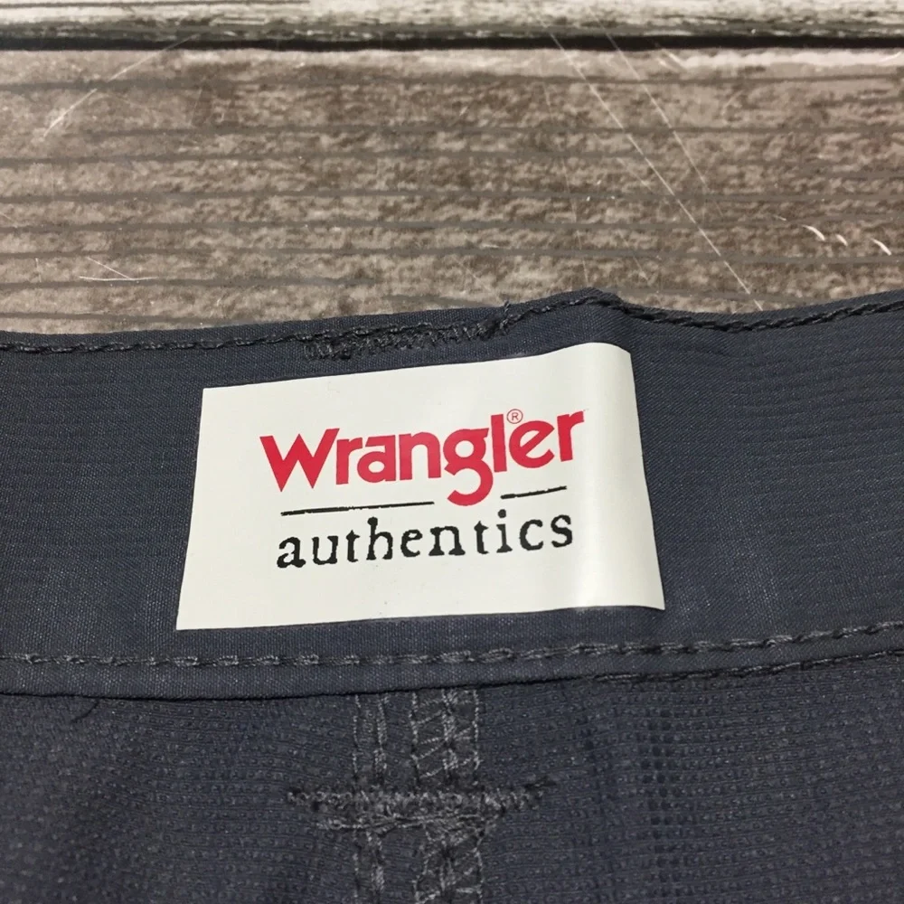 Wrangler Cargo Tech Shorts Men’s 40 Gray (Inseam 10) Lightweight